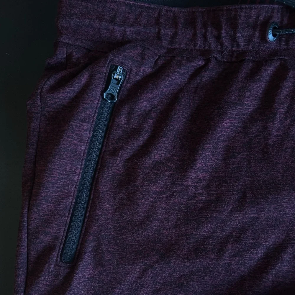 American Eagle Men’s Medium Burgundy Flex Tech Athletic Shorts Modern Utility - Picture 8 of 9